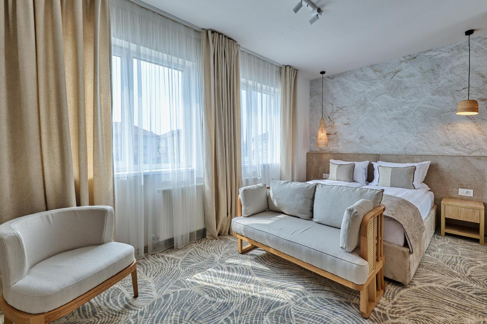 Hotel Serenity Тімішоара Екстер'єр фото