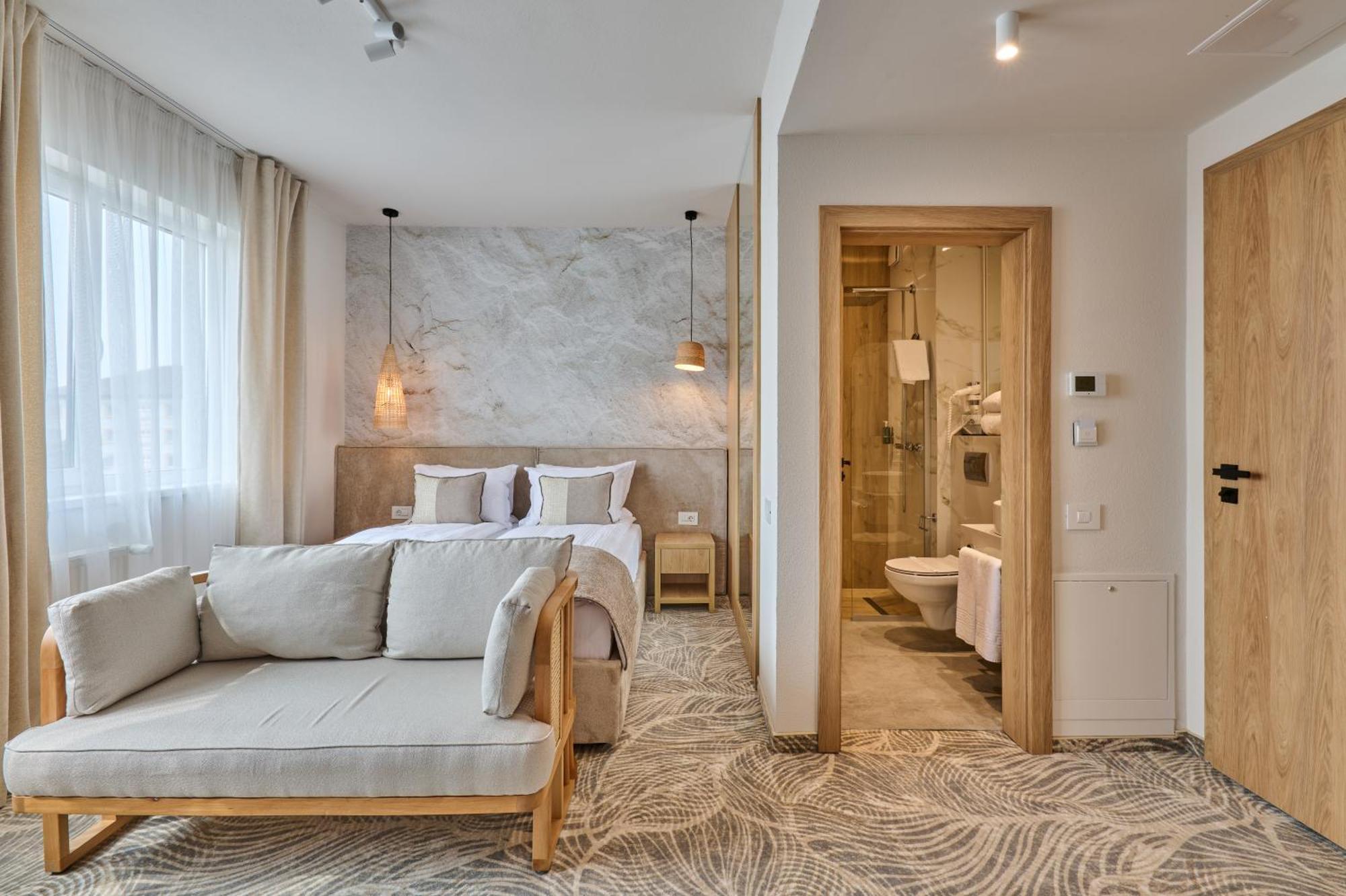 Hotel Serenity Тімішоара Екстер'єр фото