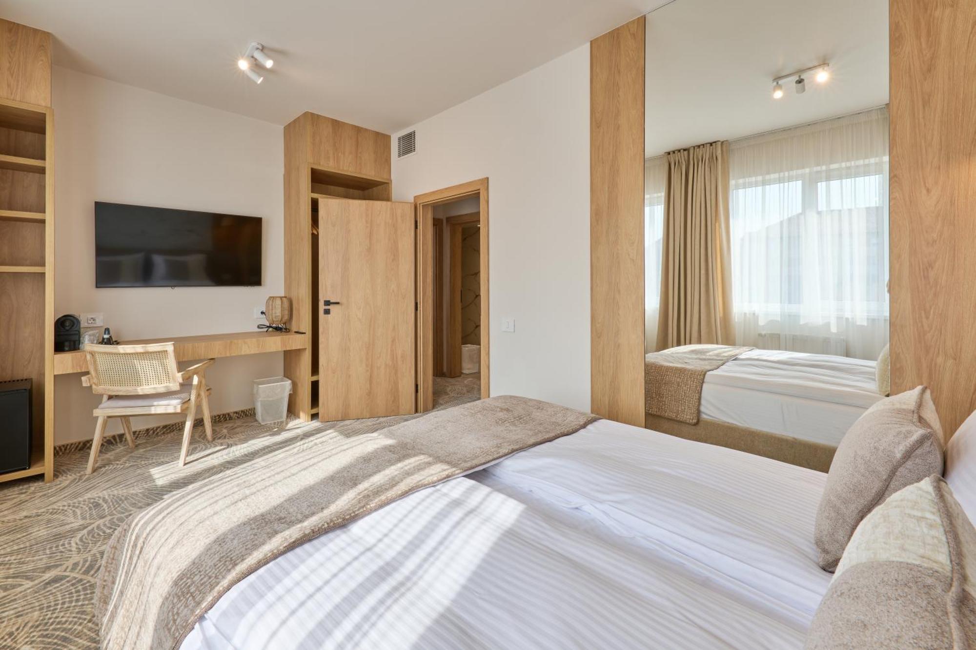 Hotel Serenity Тімішоара Екстер'єр фото