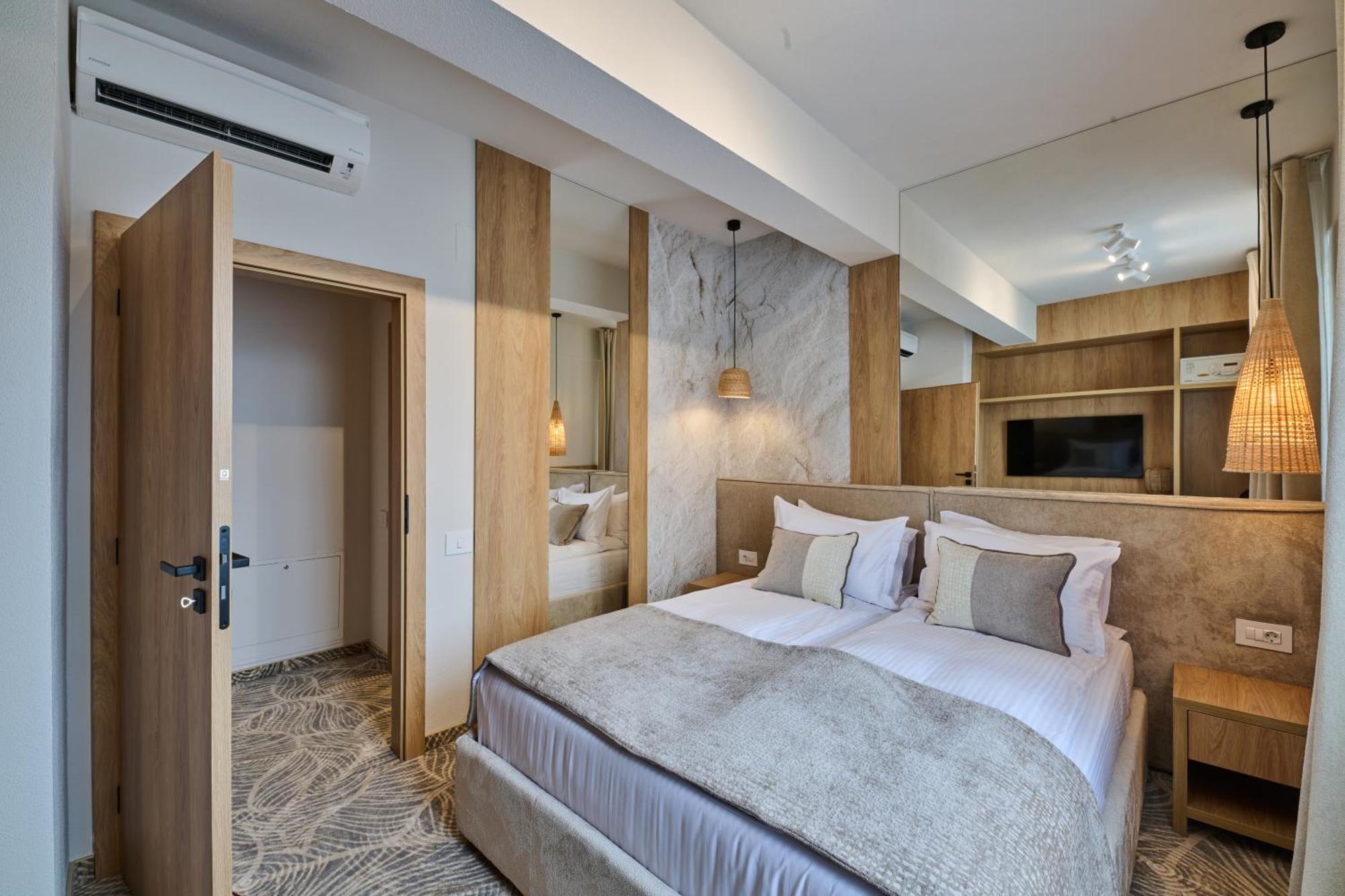 Hotel Serenity Тімішоара Екстер'єр фото