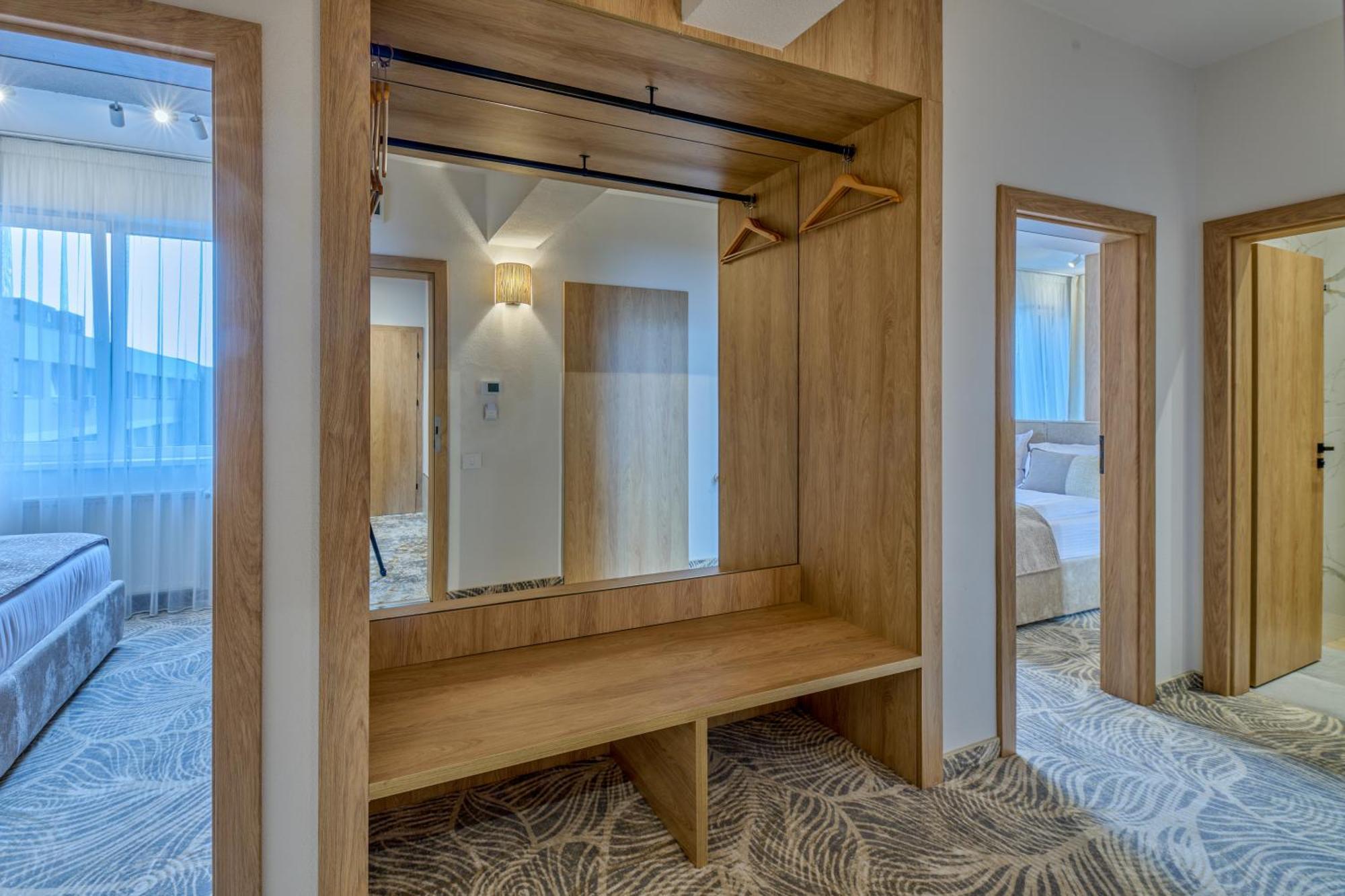Hotel Serenity Тімішоара Екстер'єр фото