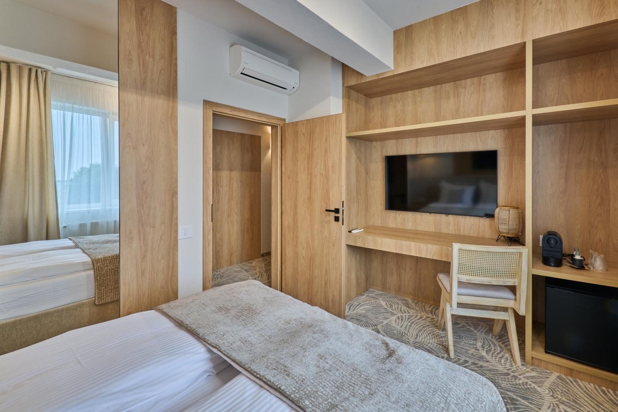 Hotel Serenity Тімішоара Екстер'єр фото