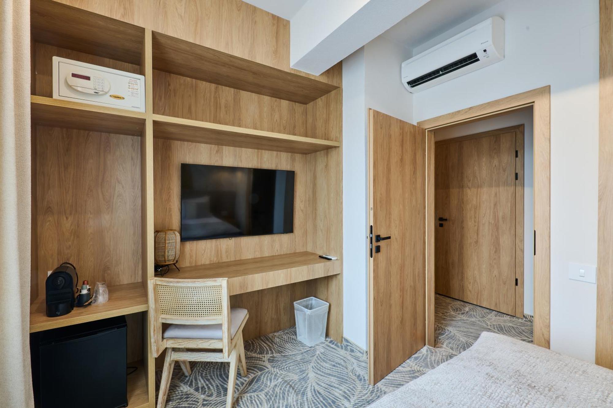 Hotel Serenity Тімішоара Екстер'єр фото