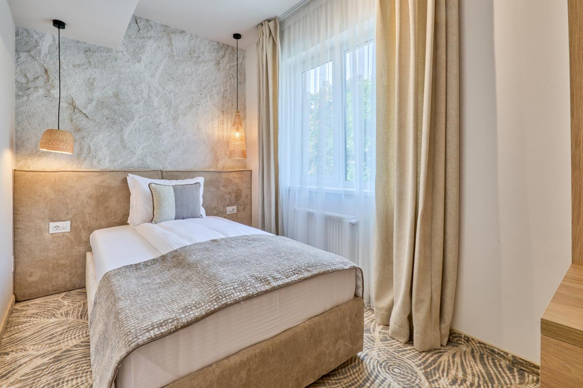 Hotel Serenity Тімішоара Екстер'єр фото