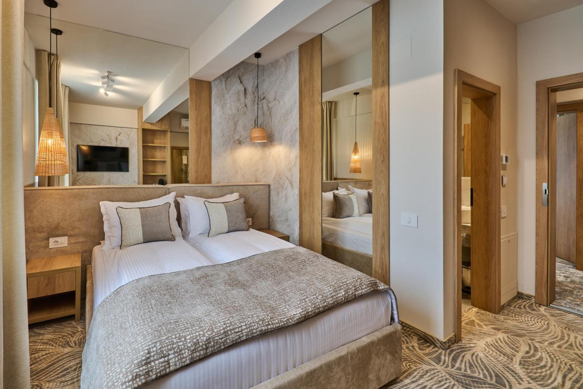 Hotel Serenity Тімішоара Екстер'єр фото