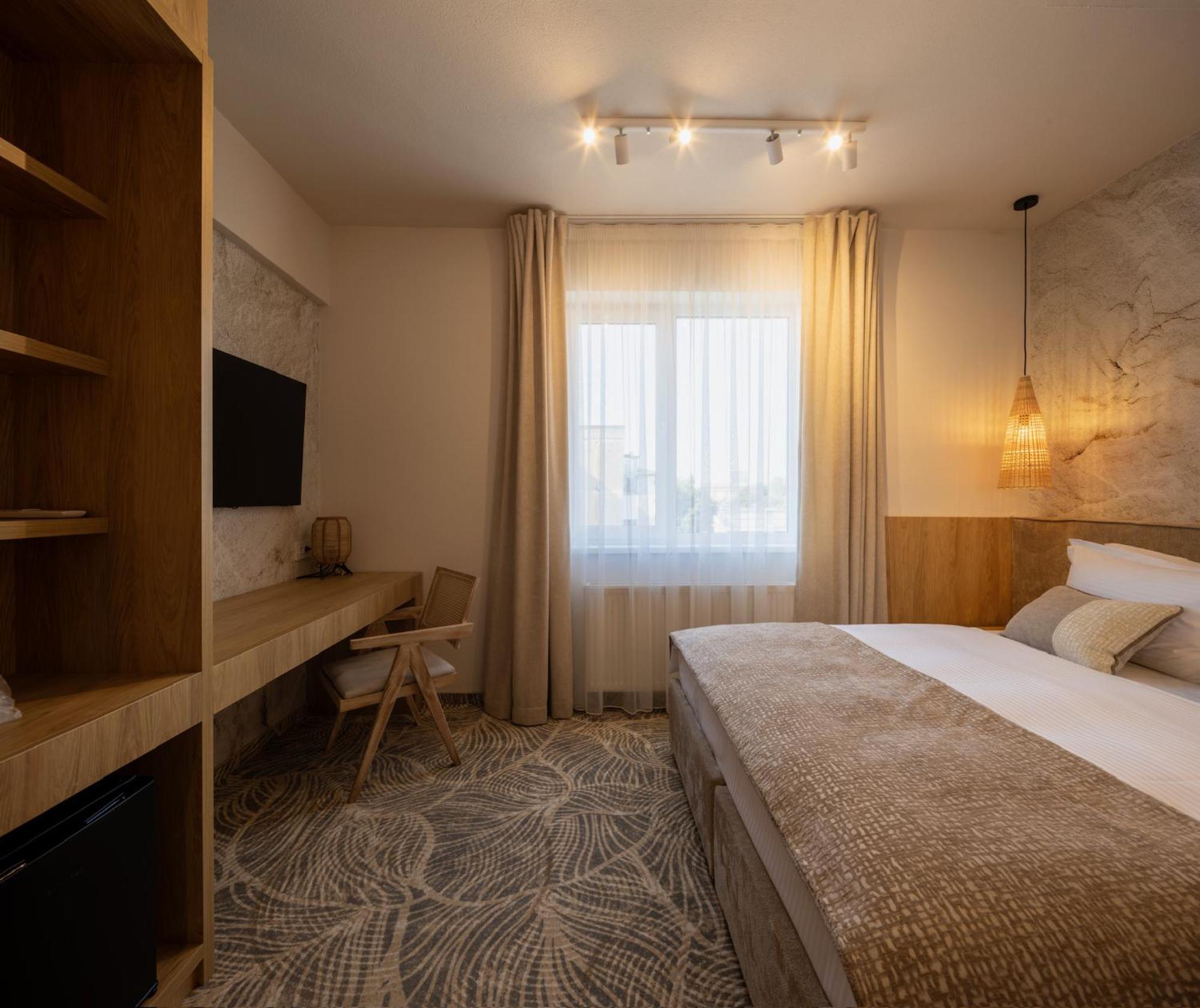 Hotel Serenity Тімішоара Екстер'єр фото