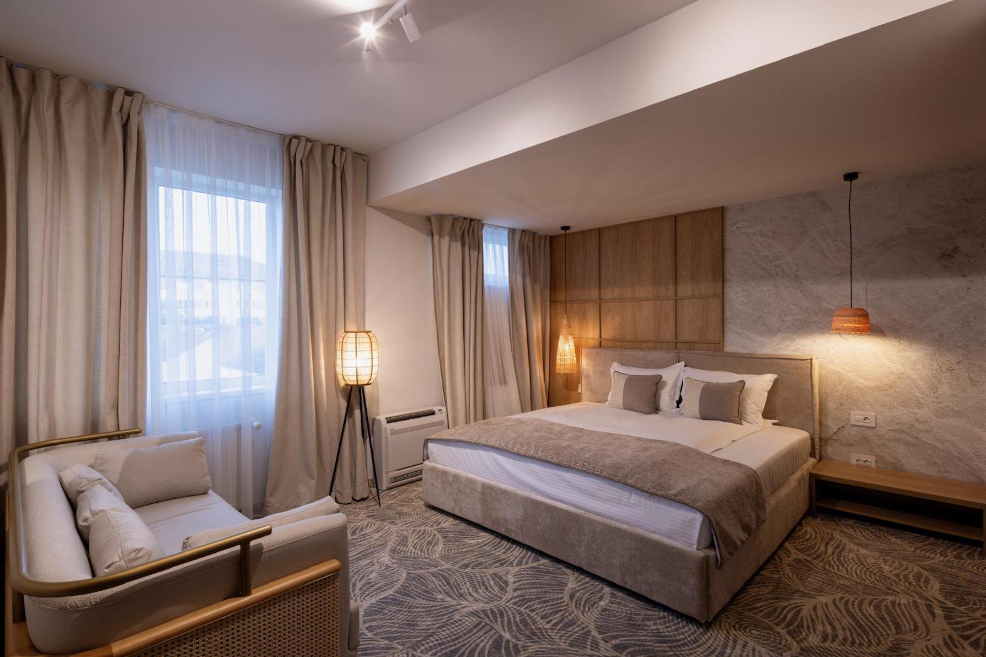 Hotel Serenity Тімішоара Екстер'єр фото